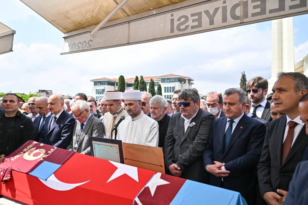Süleyman Soylu ile İmamoğlu Mehmet Ali Yılmaz'ın cenazesinde aynı karede. İşte Soylu'nun hali 19